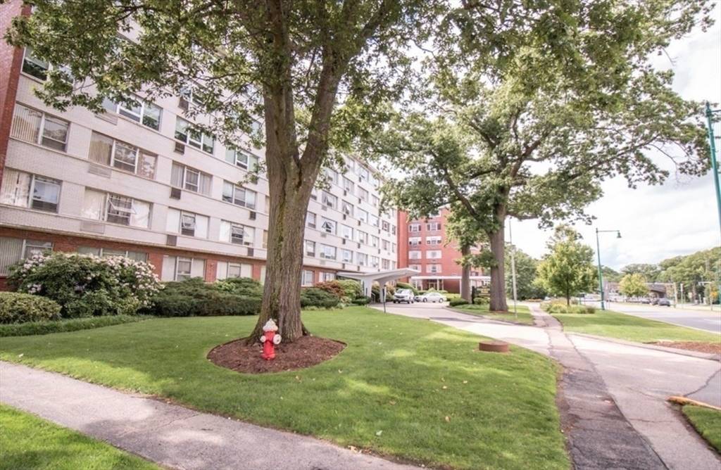 Newton, MA 02467,10 Hammond Pond Pkwy #201