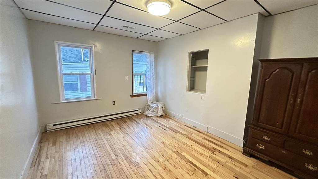 Lowell, MA 01852,16-18 Walnut St #4
