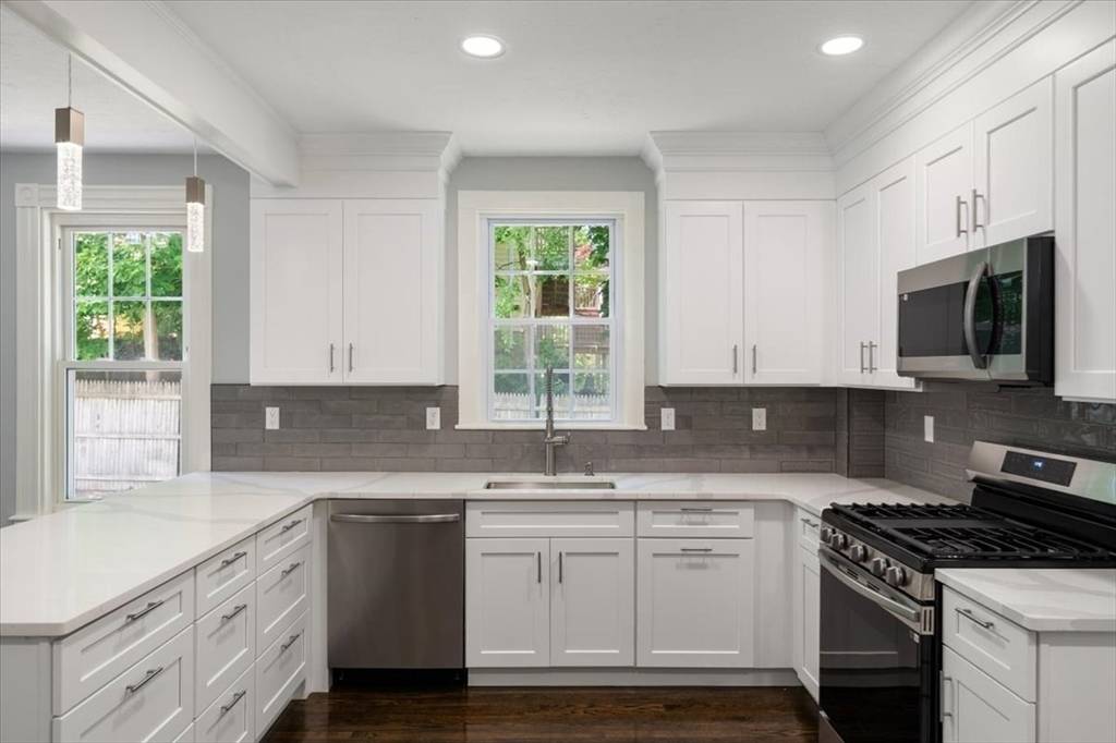 Weymouth, MA 02189,68 Putnam St