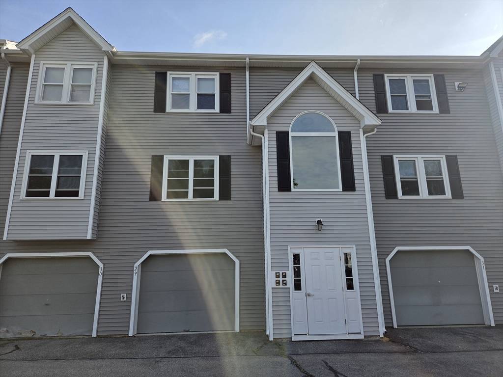 Dracut, MA 01826,74 Tennis Plaza Rd #30