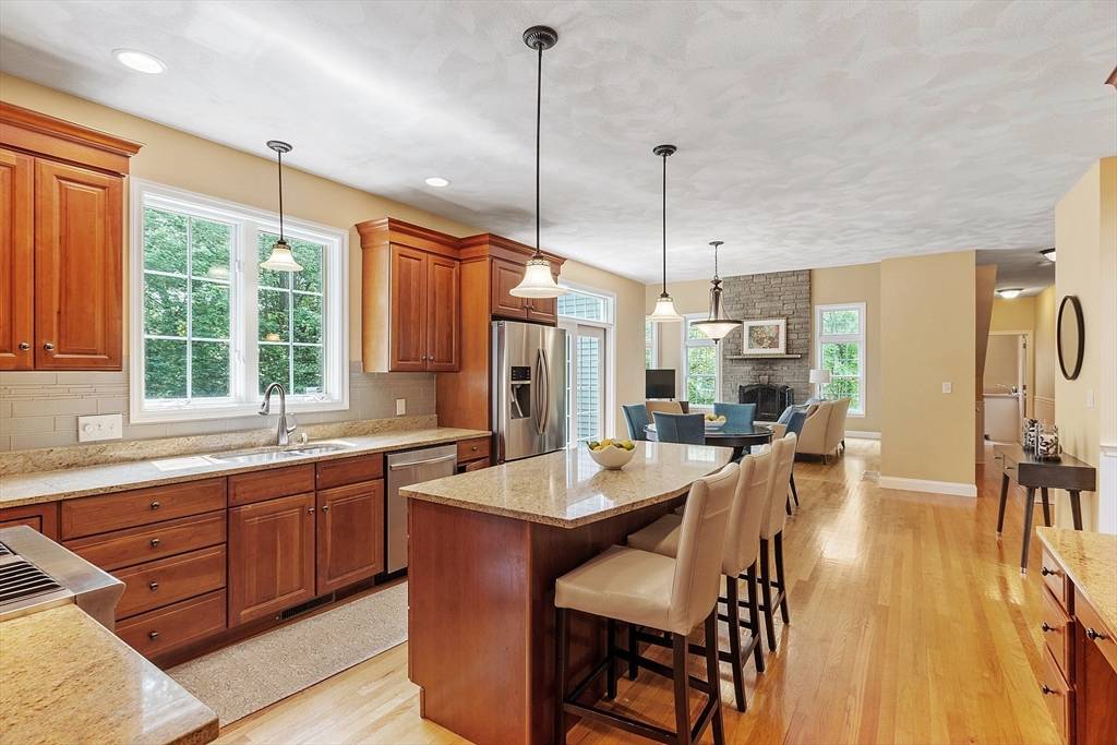 North Andover, MA 01845,22 Periwinkle Way