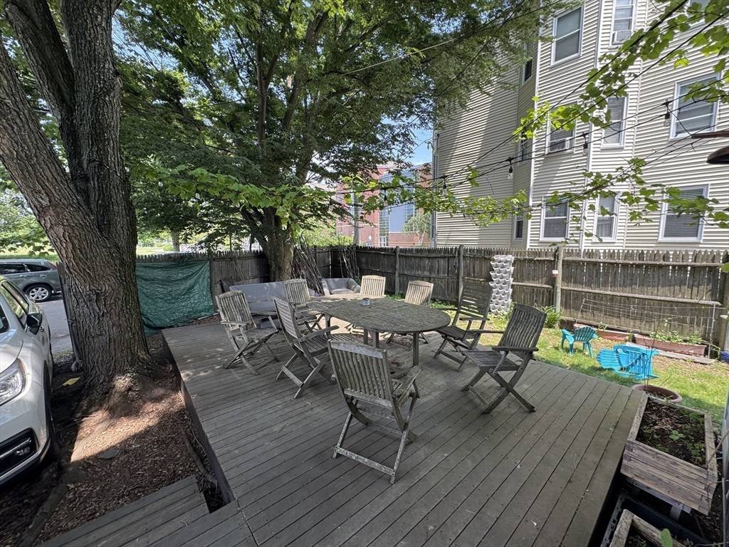 Somerville, MA 02143,12 Lincoln Pwky #A