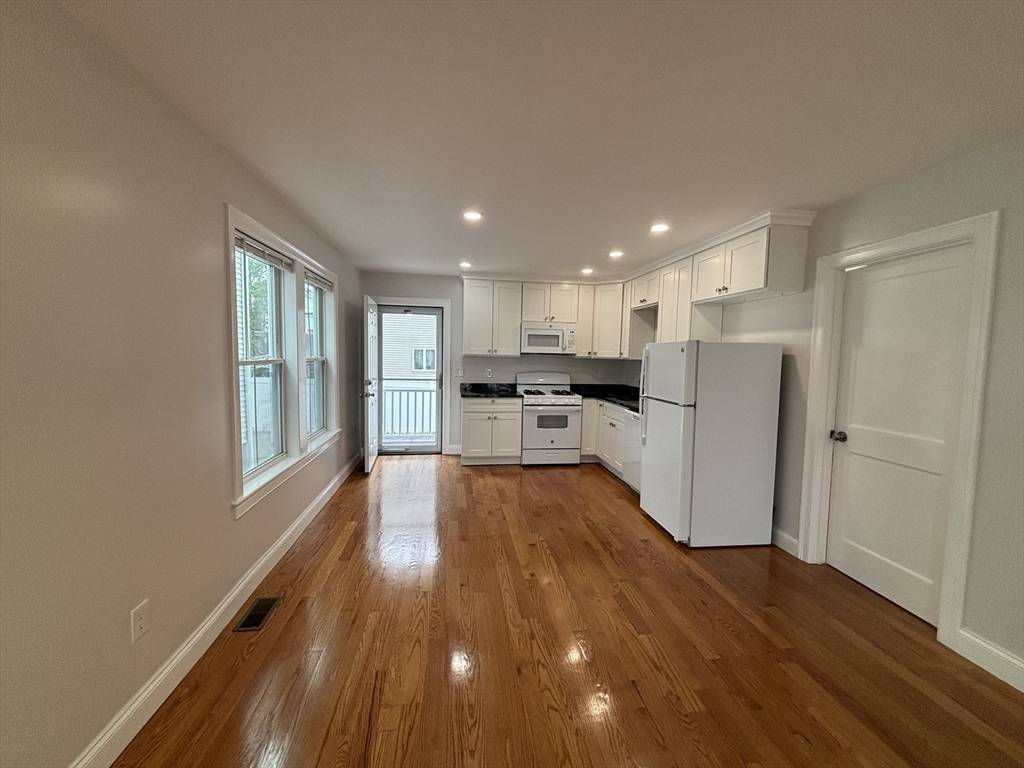 Everett, MA 02149,160 Bow Street #1