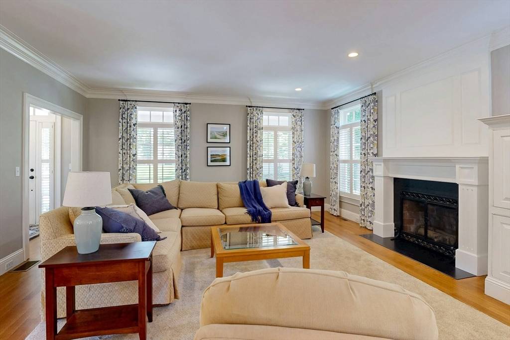 Medfield, MA 02052,5 Maple St #5