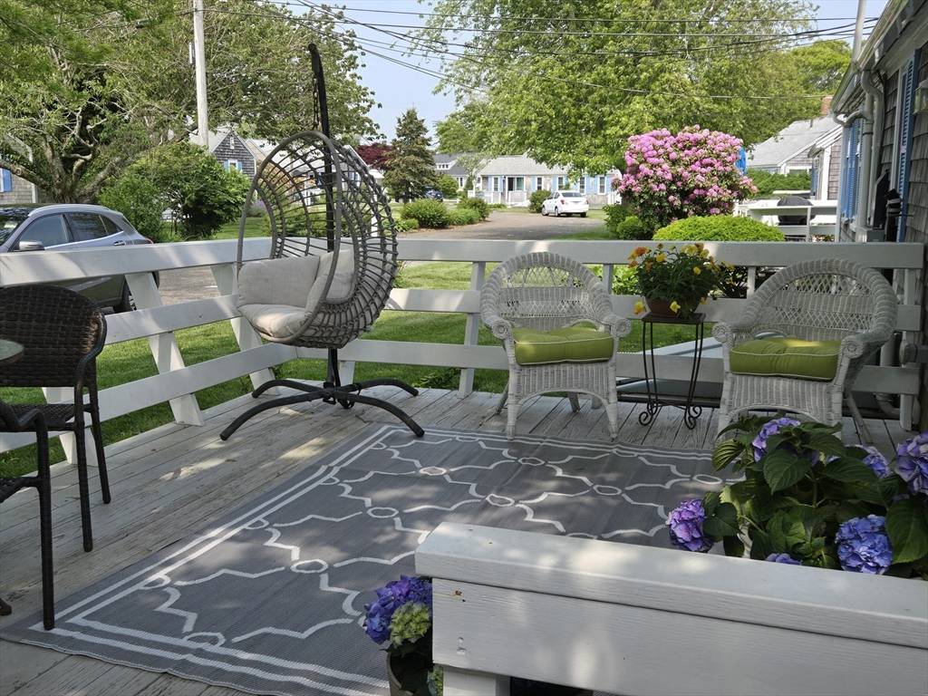 Barnstable, MA 02601,230 Gosnold St #1A