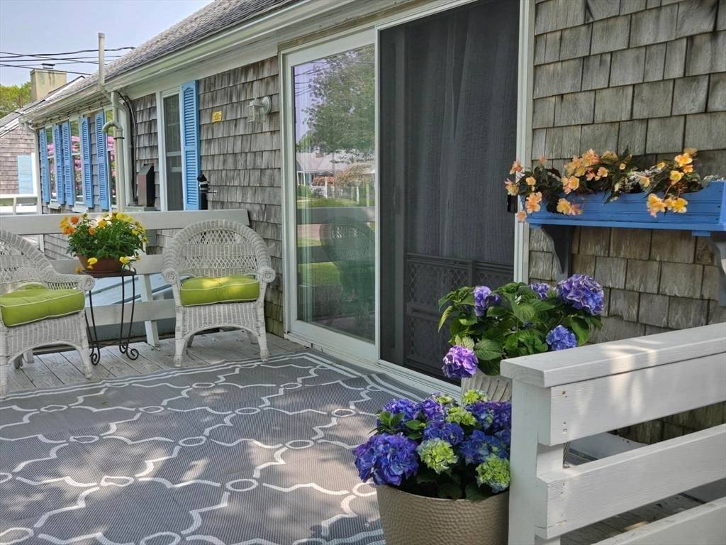 Barnstable, MA 02601,230 Gosnold St #1A