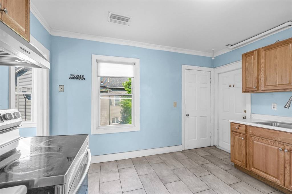 West Springfield, MA 01089,108-110 New Bridge St
