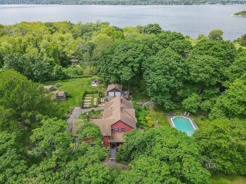 Tiverton, RI 02878,219 Nanaquaket Rd