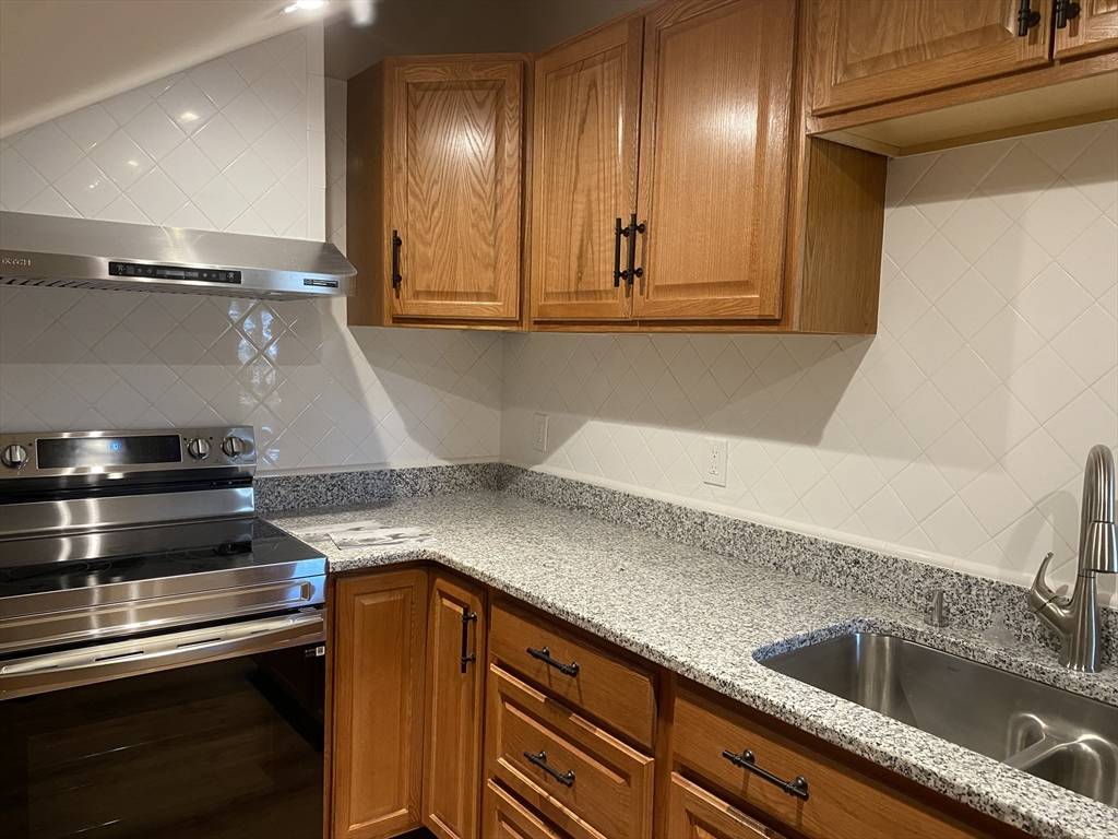 Gloucester, MA 01930,374 Main St #2