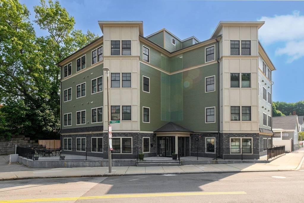 Boston, MA 02131,18 Robert St #6