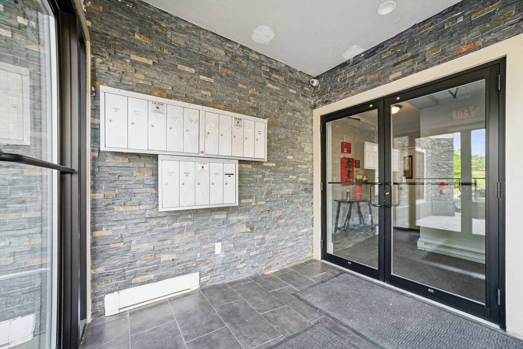 Boston, MA 02131,18 Robert St #6
