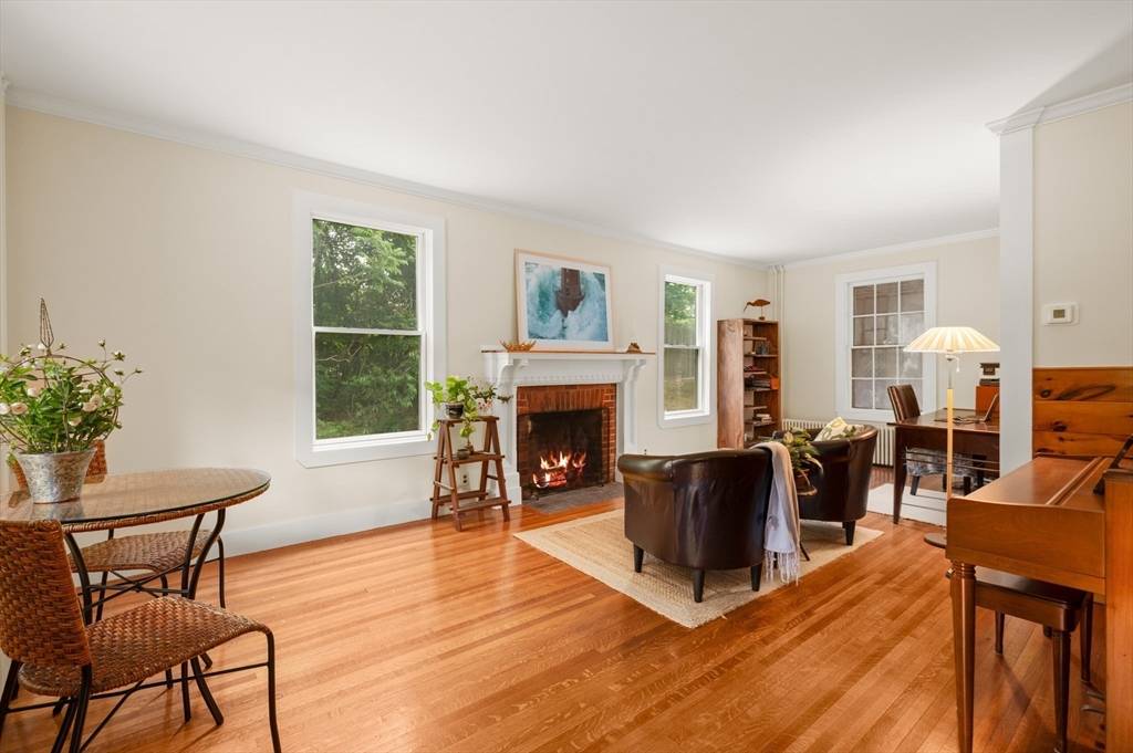 Hamilton, MA 01982,44 Moulton Street