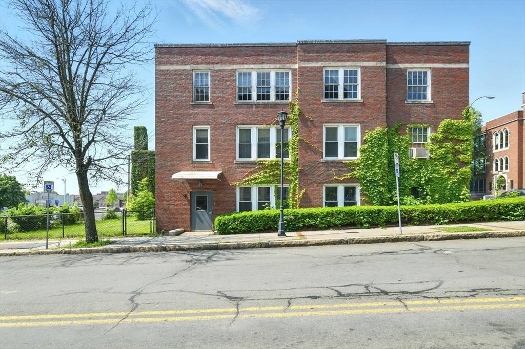 Holyoke, MA 01040,378 Maple St