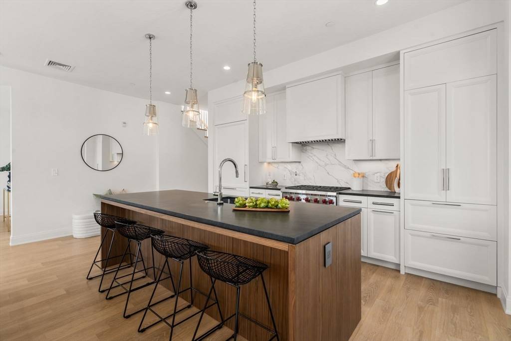 Wellesley, MA 02482,100 Linden Street #301
