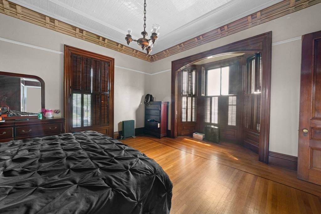 533 Locust St Fall River, MA 02720