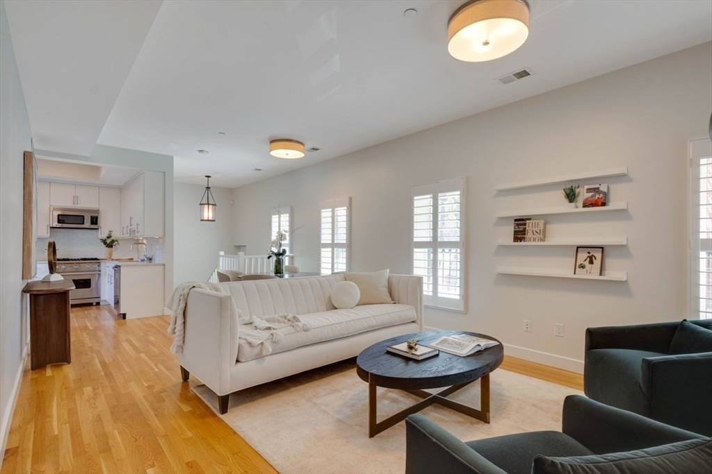 Boston, MA 02118,242 Shawmut Ave #1B