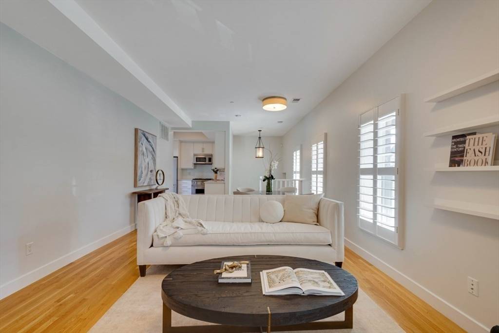 Boston, MA 02118,242 Shawmut Ave #1B