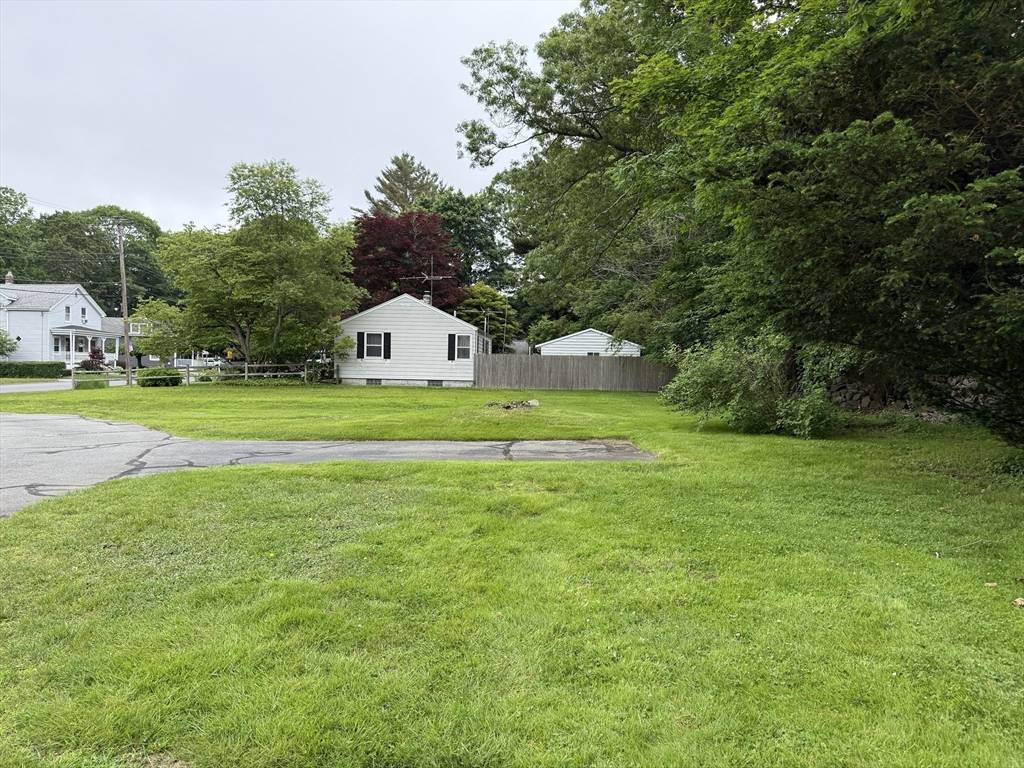 Dartmouth, MA 02747,590 Slocum Rd