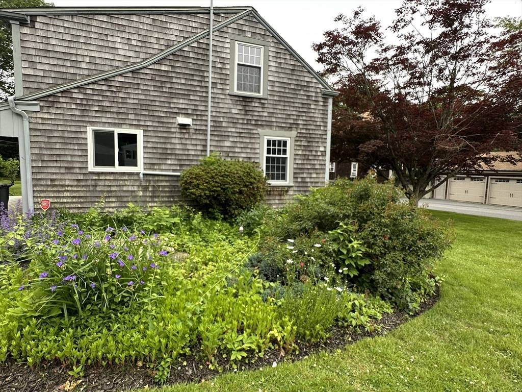 Dartmouth, MA 02747,590 Slocum Rd