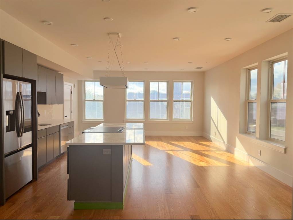 Medford, MA 02155,421 High St #308