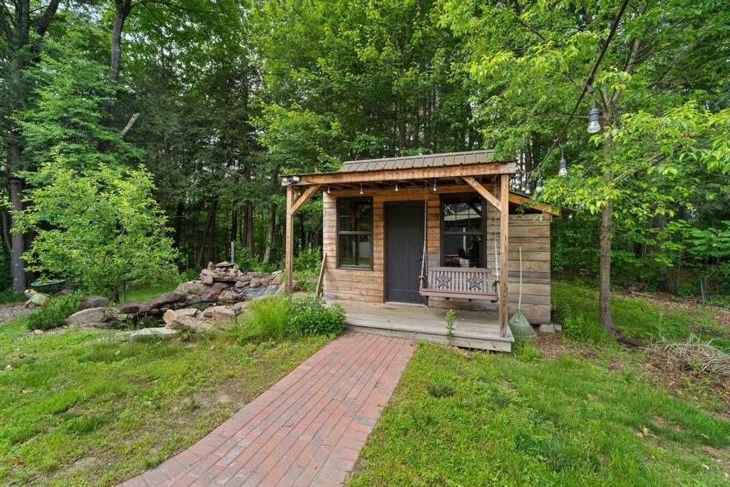 Holyoke, MA 01040,542 Rock Valley Rd