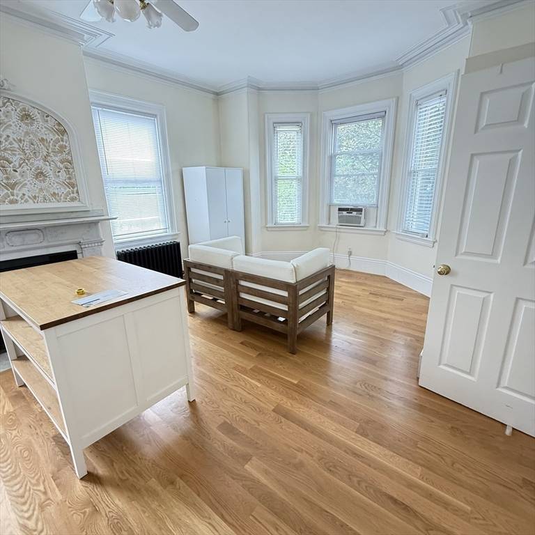 Cambridge, MA 02138,84 Ellery St #3