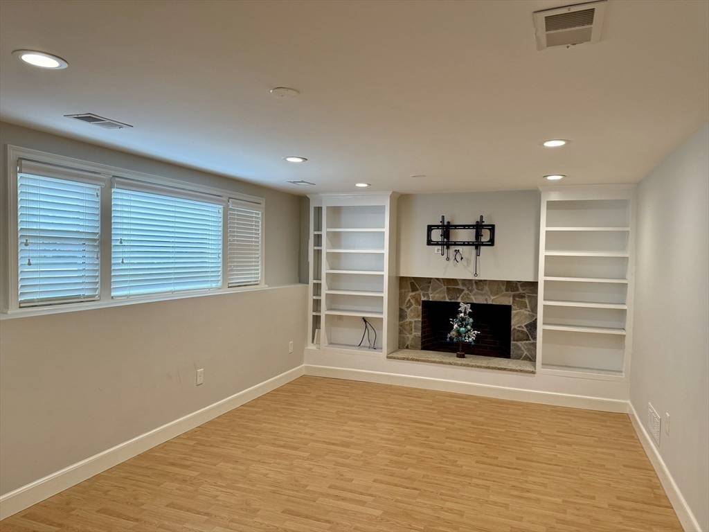 109 Elmwood Rd Wellesley, MA 02481