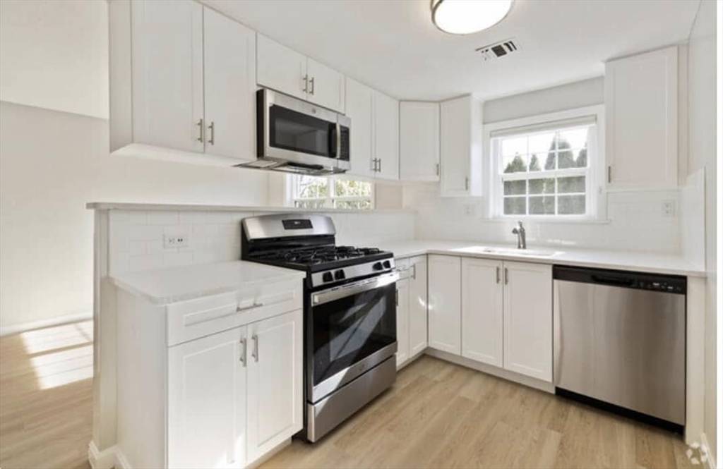 Woburn, MA 01801,200 Bedford #18B
