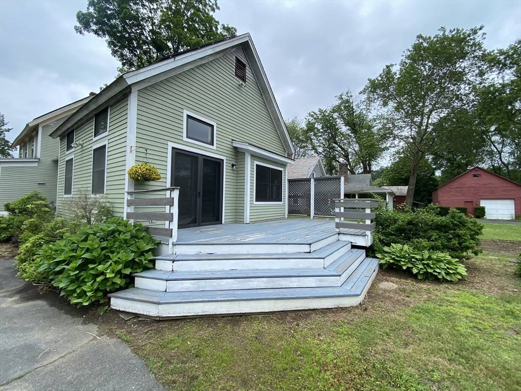 Deerfield, MA 01373,106 N Main St