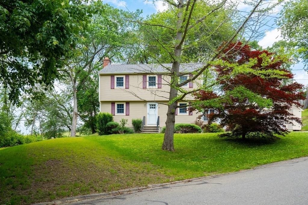 West Newbury, MA 01985,27 Albion Ln