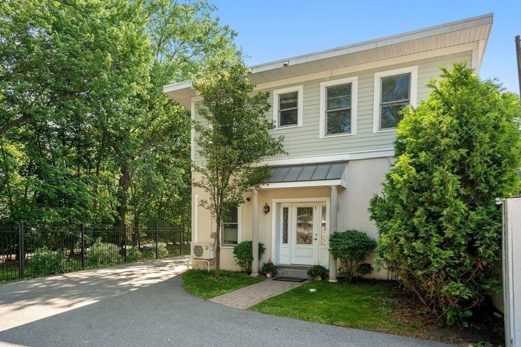 Somerville, MA 02114,35R Lexington Ave #1