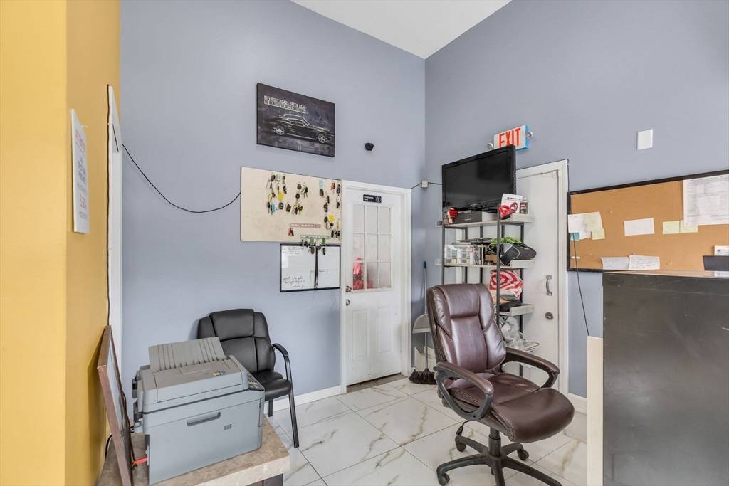 1304 Worcester St Springfield, MA 01151