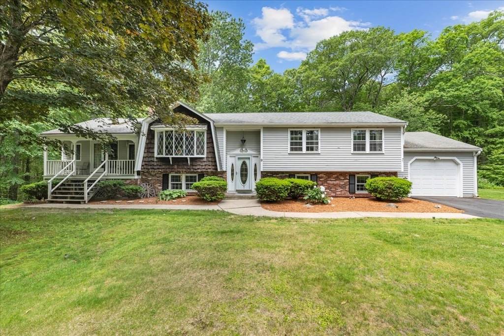 Mendon, MA 01756,9 Oak Hill Rd