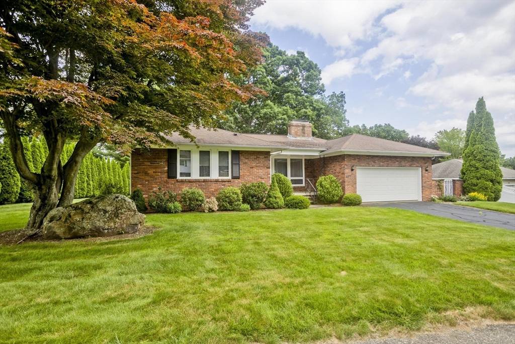 South Hadley, MA 01075,27 Chestnut Hill