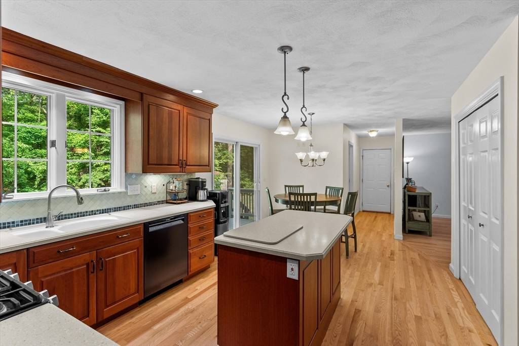 Georgetown, MA 01833,2 Hickory Ln