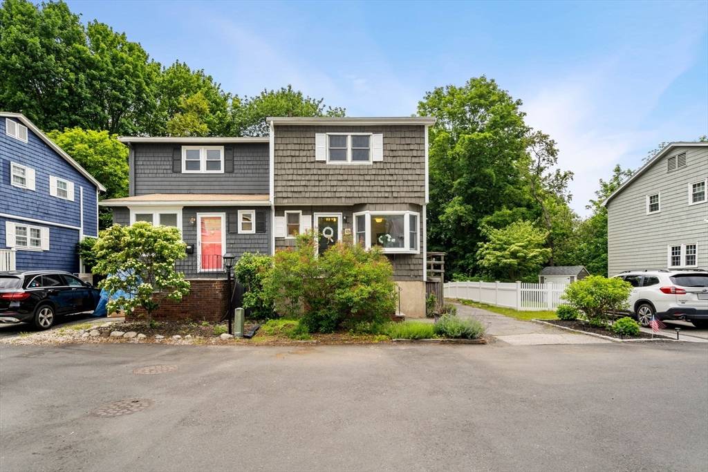Marblehead, MA 01945,18 Lincoln Park
