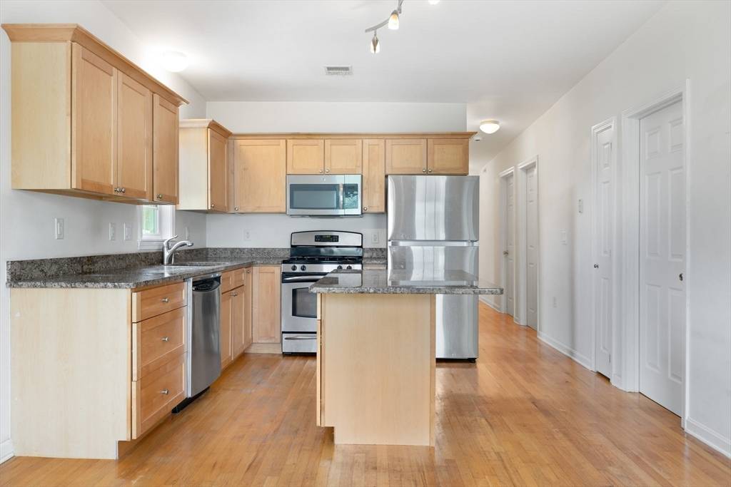 Cambridge, MA 02140,39 Montgomery St #3