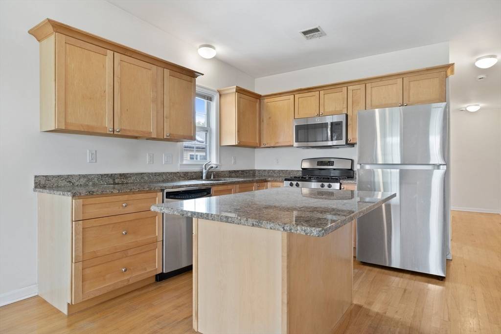 Cambridge, MA 02140,39 Montgomery St #3
