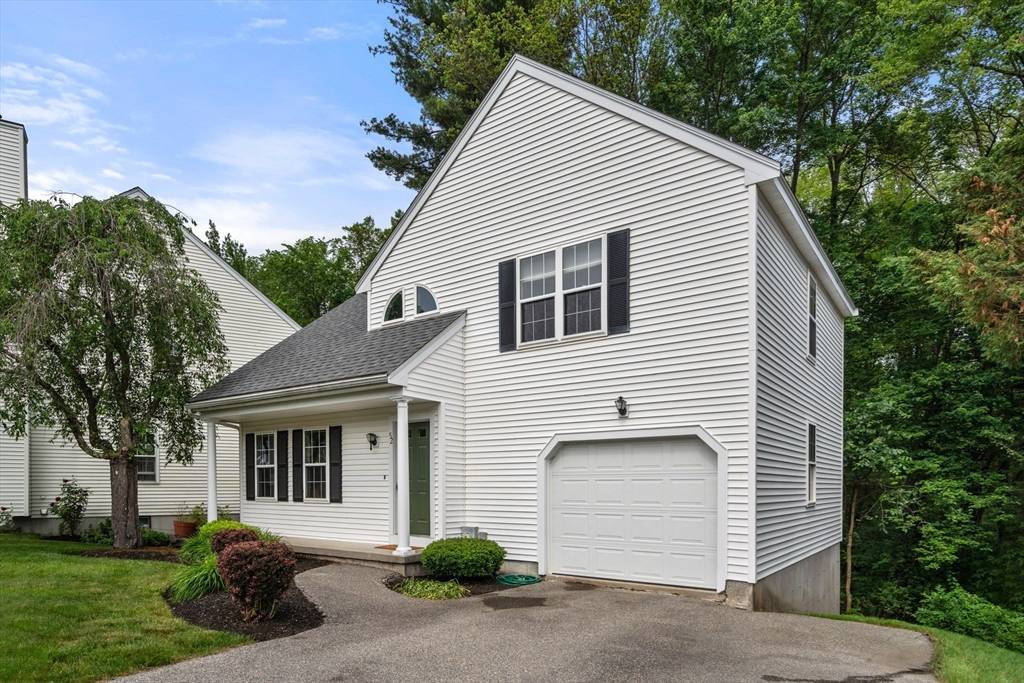 North Andover, MA 01845,52 Meadowood Rd
