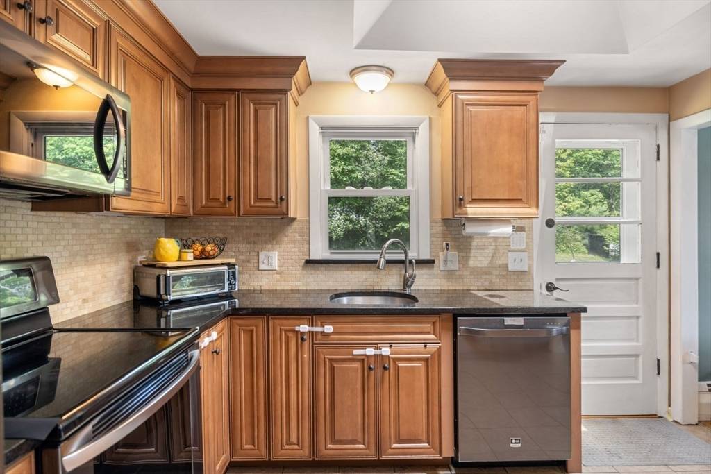Avon, MA 02322,20 Stratford Ave