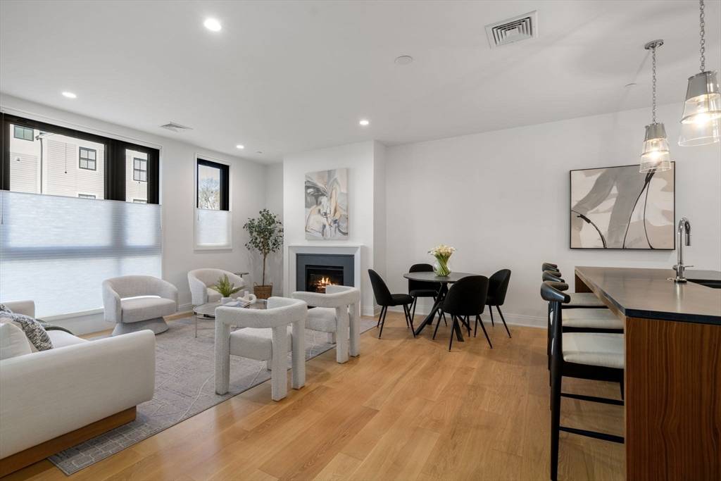 Wellesley, MA 02482,100 Linden Street #Unit 102