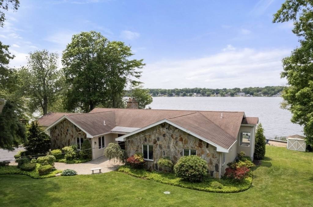 Westport, MA 02790,41 Plymouth Blvd