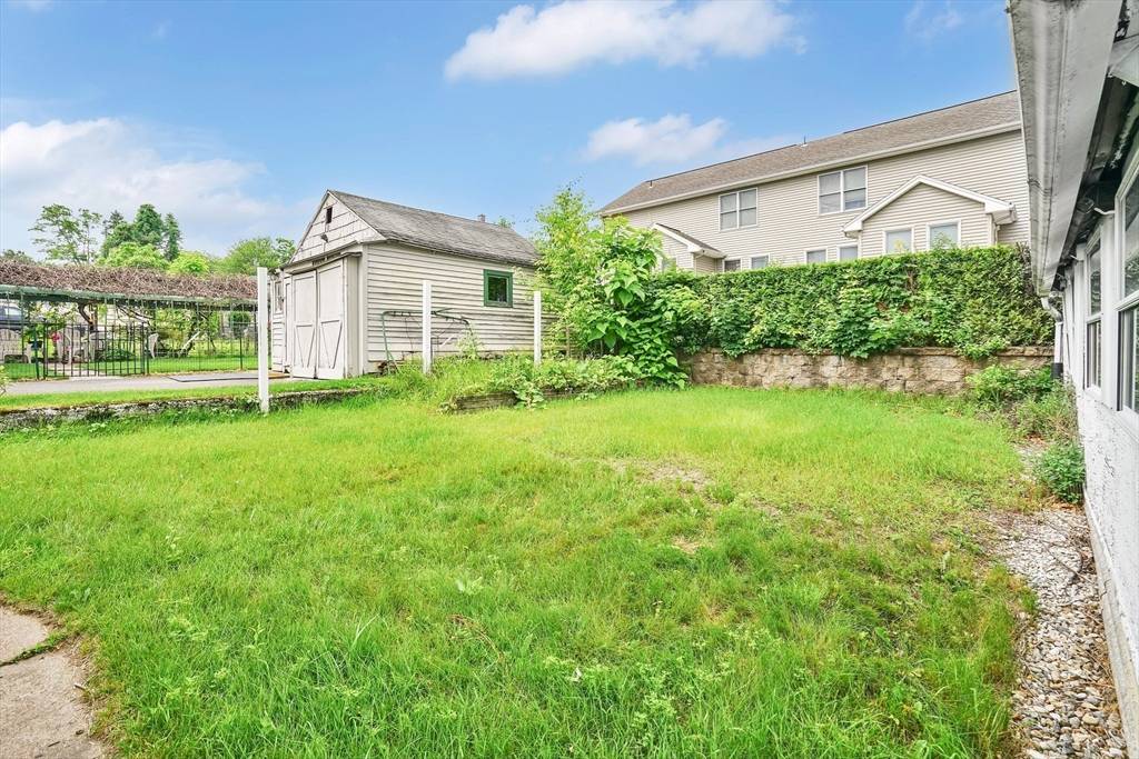 Wilbraham, MA 01095,8 Weston St