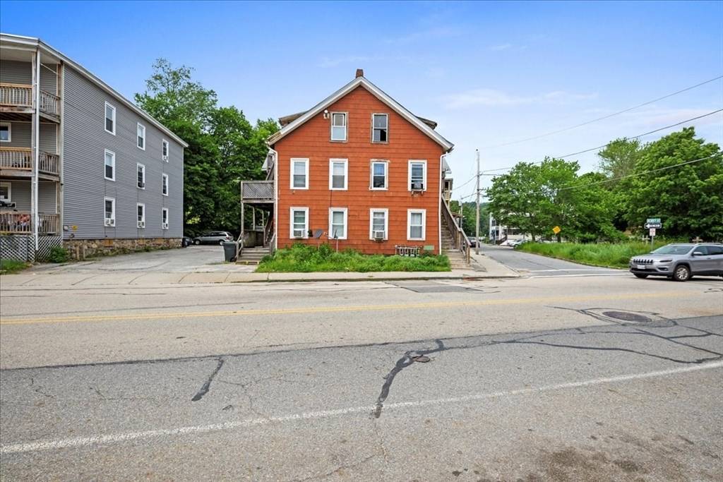 Southbridge, MA 01550,39 Worcester St
