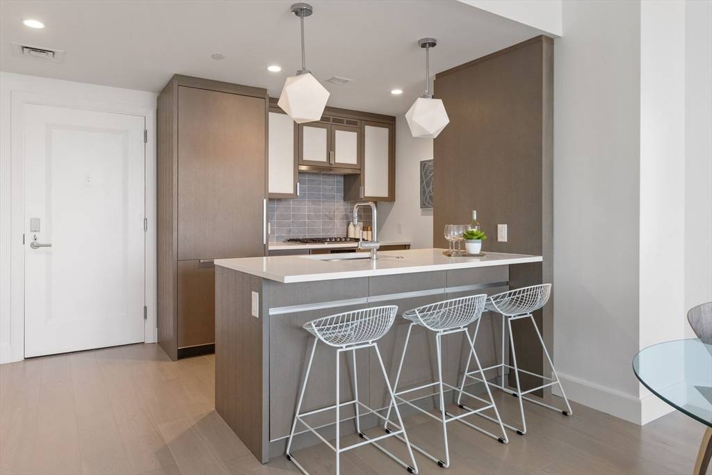 Boston, MA 02114,100 Lovejoy Wharf #Unit 10E