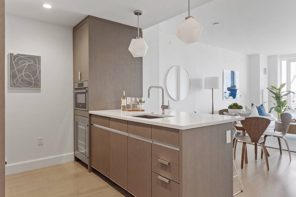 Boston, MA 02114,100 Lovejoy Wharf #Unit 10E