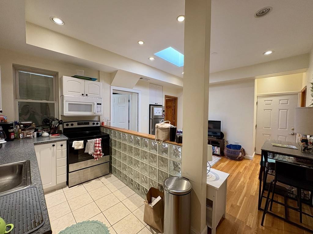 Brookline, MA 02445,1801 Beacon St #8
