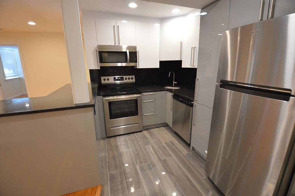 Brookline, MA 02445,1801 Beacon St #8