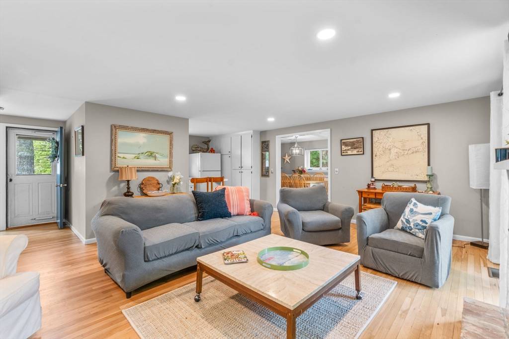 12 Running Light Way Mashpee, MA 02649