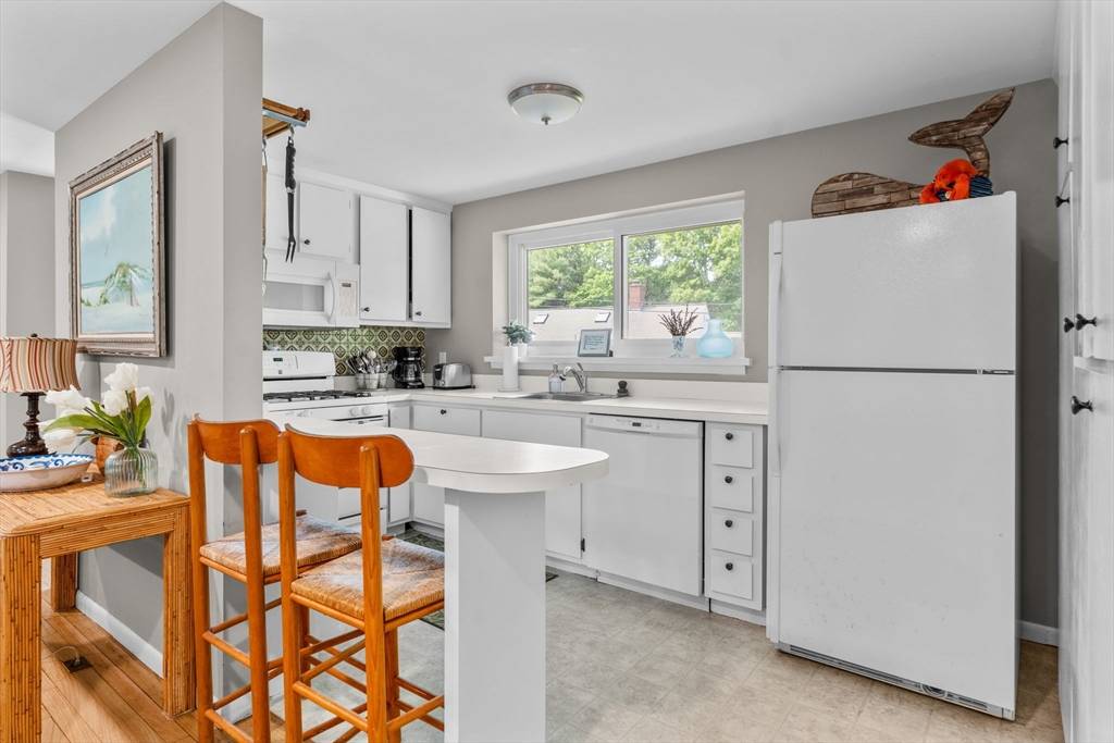 12 Running Light Way Mashpee, MA 02649